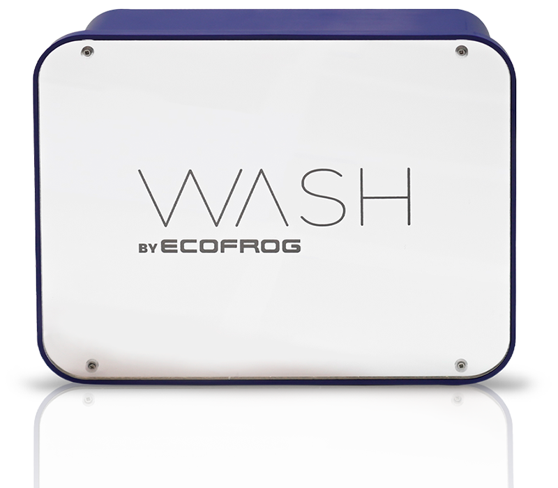 Máquina WASH by ECOFROG v3 em aço inoxidável prateado, com o logótipo na parte central e o seu reflexo projetado na base da imagem.